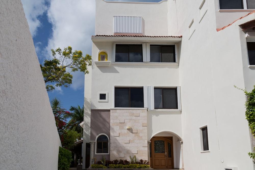 Elegant Lagoon Front Villa By Casa Paraiso Cancun Exterior photo