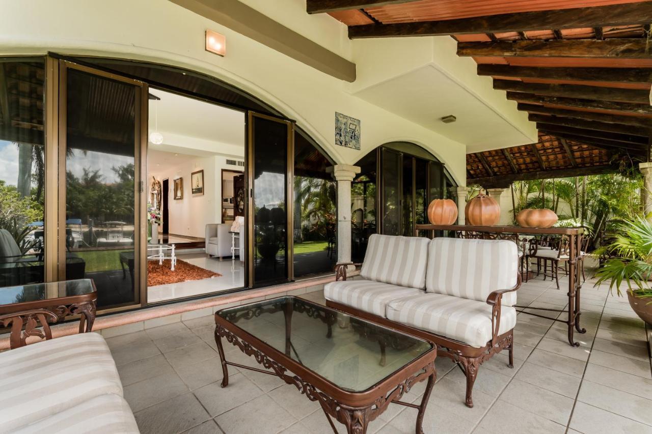 Elegant Lagoon Front Villa By Casa Paraiso Cancun Exterior photo