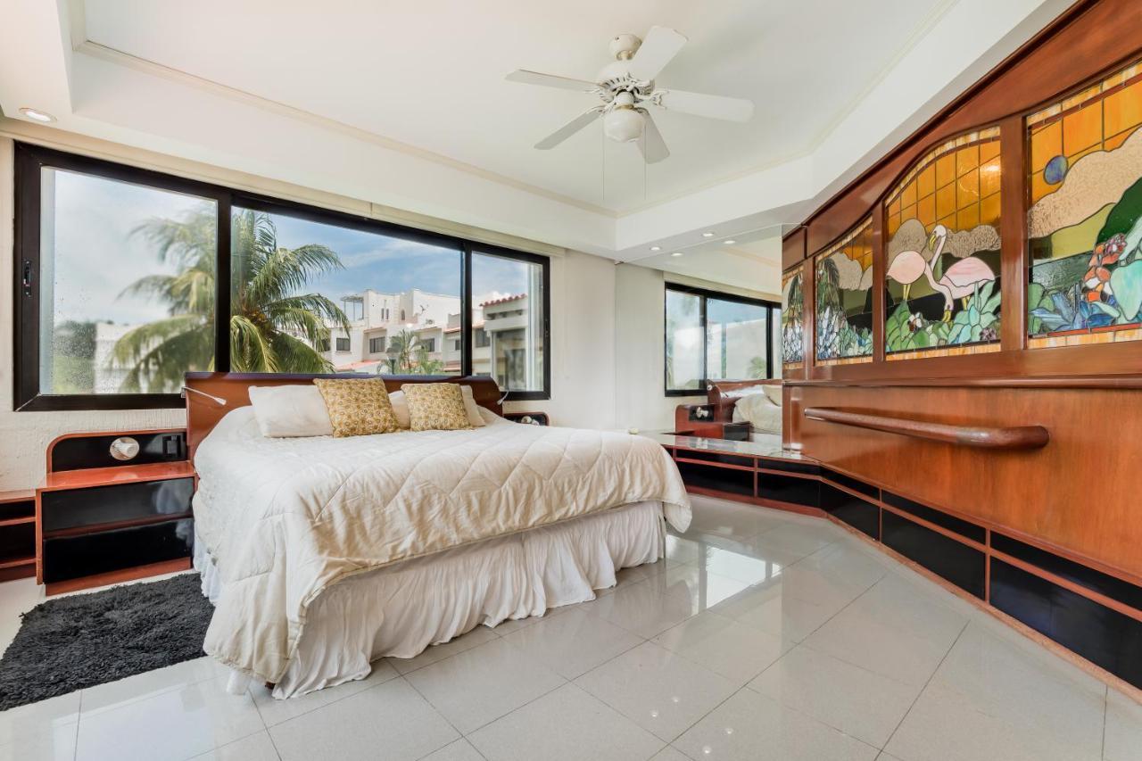 Elegant Lagoon Front Villa By Casa Paraiso Cancun Exterior photo