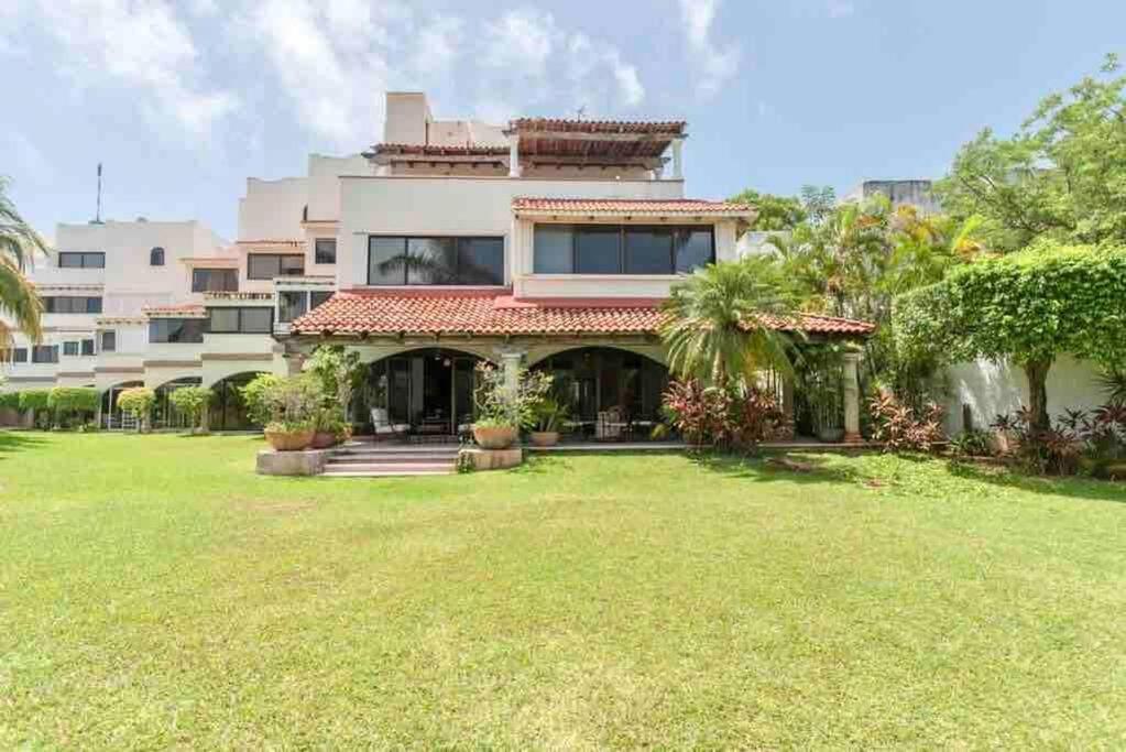 Elegant Lagoon Front Villa By Casa Paraiso Cancun Exterior photo